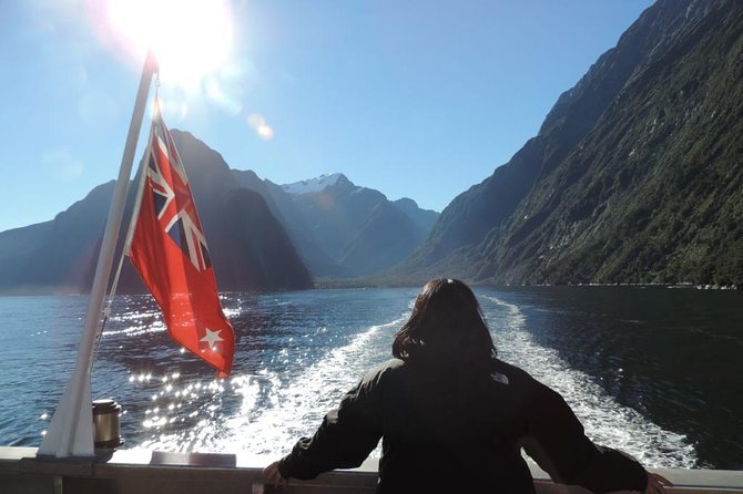 Luxury Milford Sound Coach and Scenic Cruise - Lake Wakatipu gives the morning a strong start