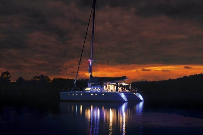 Luxury Sailing - Māori Rock Carvings - Taupo Sailing Adventures - Swimming in the middle of the lake