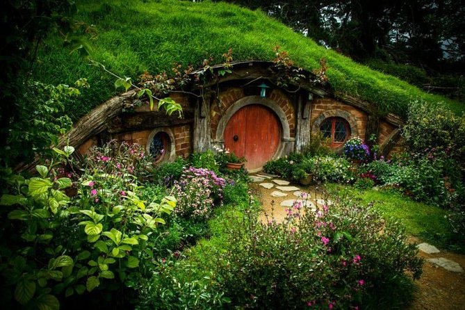 Luxury Small group tour from Auckland to Hobbiton Movie Set - Three hours inside Hobbiton Movie Set