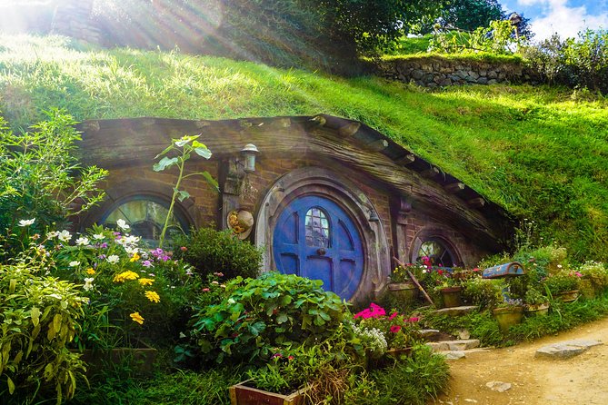 Luxury Small group tour from Auckland to Hobbiton Movie Set - Who will enjoy this experience most?