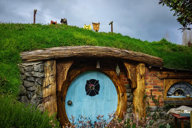 Luxury Small group tour from Auckland to Hobbiton Movie Set - Booking, weather, and cancellation points