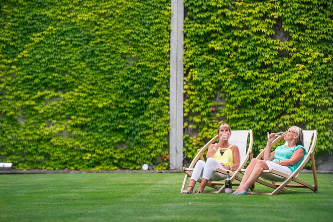 Marlborough Afternoon Wine Tour with Tastings - Small groups make the ride more social