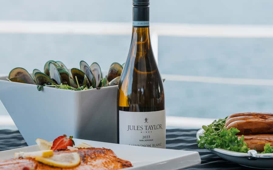 Marlborough: Full-Day Wine and Seafood Tour with Cruise - The day’s best features at a glance
