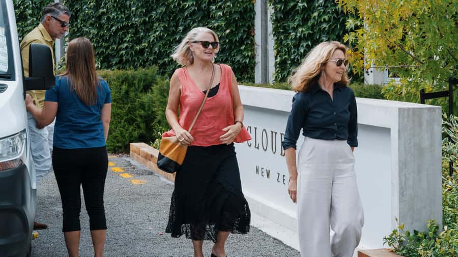 Marlborough: Full-Day Wine and Seafood Tour with Cruise - What the larger boat group means for your day