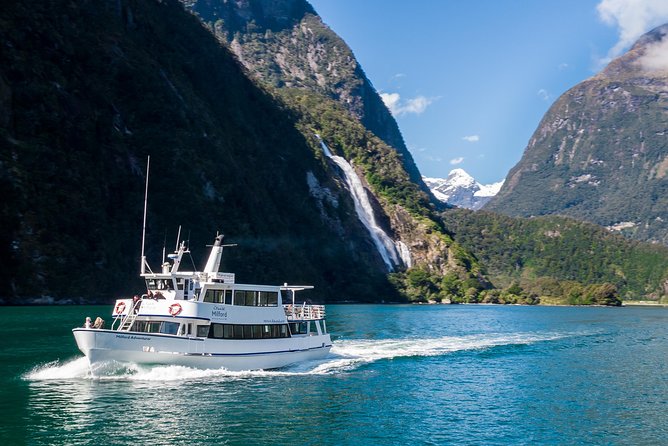 Milford Sound Cruise - Following the fiord toward the Tasman Sea