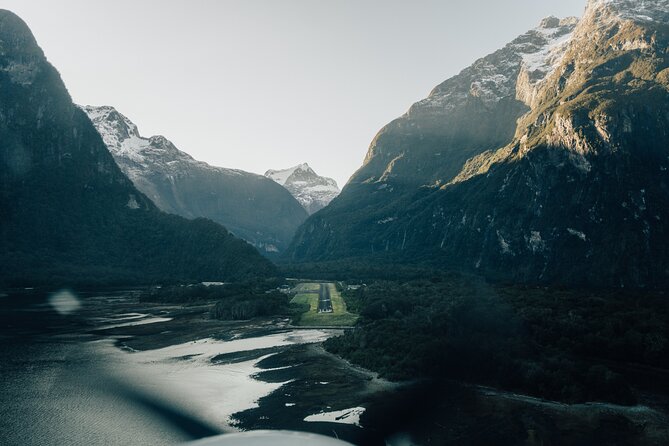 Milford Sound Cruise with Round-Trip Flights from Queenstown - The two-hour cruise from Mitre Peak to the Tasman Sea
