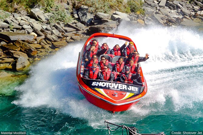 Milford Sound Flight and Cruise ex Queenstown - Waterfalls, seals, dolphins, and seasonal penguins