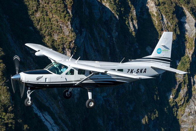 Milford Sound Flight and Cruise ex Queenstown (incl Lunch) - The Milford Sound nature cruise