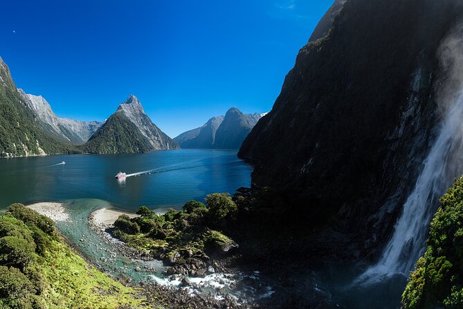 Milford Sound Full Day Tour from Te Anau with Cruise - The optional Lake Marian walk