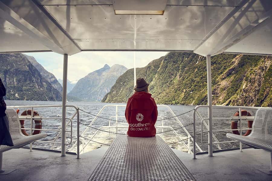 Milford Sound: Nature Cruise & Milford Track Walk - Timing, meeting points and the long day