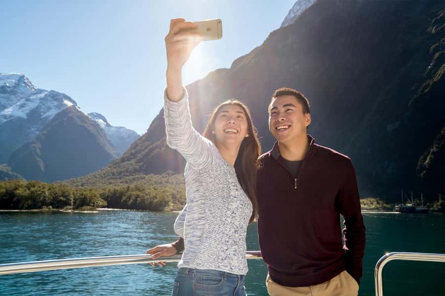 Milford Sound: Nature Cruise & Milford Track Walk - The 9am walk begins with a short water taxi