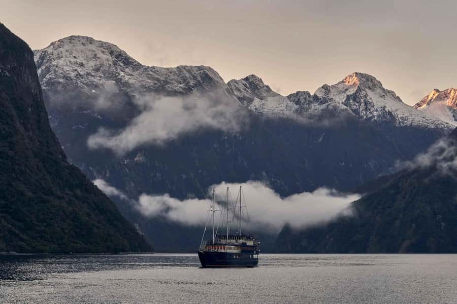 Milford Sound: Overnight Cruise with Water Activities - Why an overnight stay changes Milford Sound
