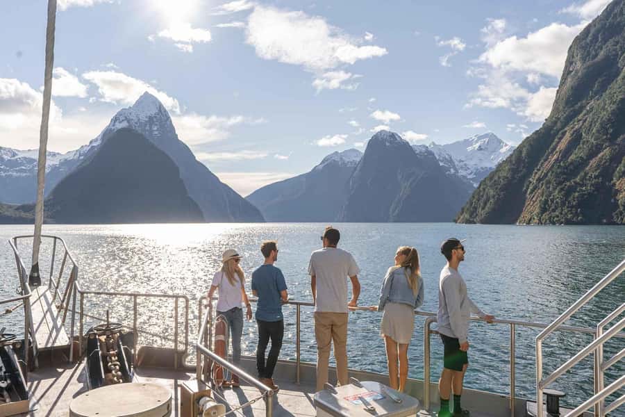 Milford Sound: Overnight Cruise with Water Activities - Dinner, stargazing, and your cabin