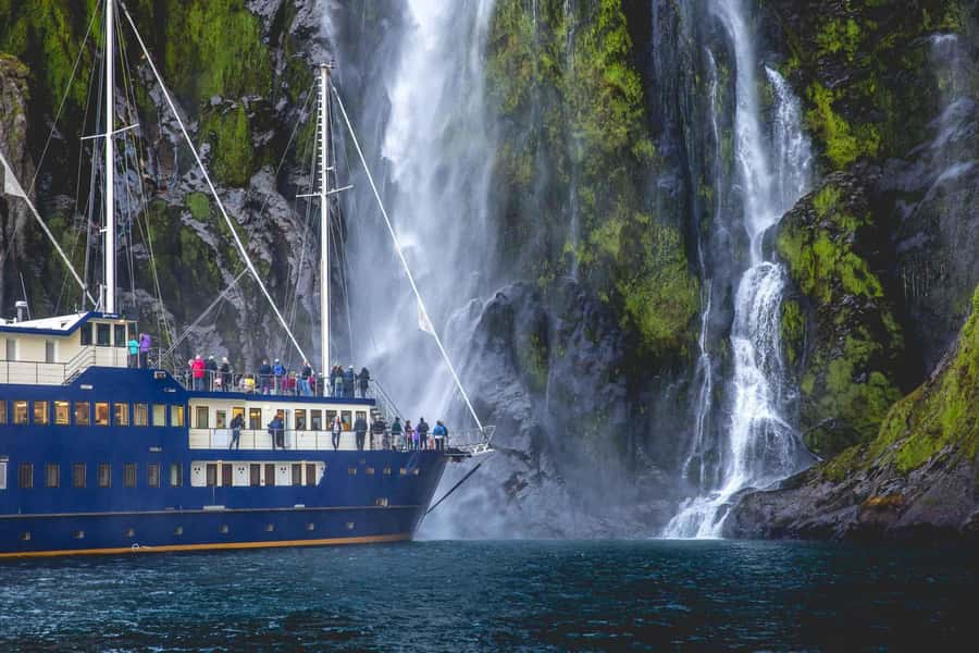 Milford Sound: Overnight Cruise with Water Activities - Morning views and the return toward the Tasman Sea