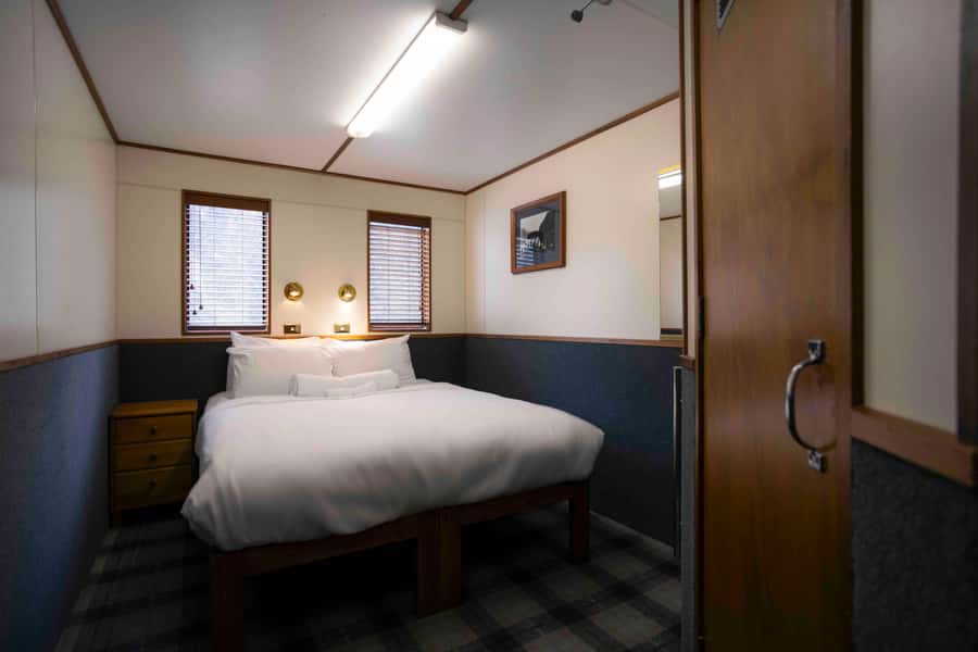 Milford Sound: Overnight Cruise with Water Activities - Booking details and practical tips