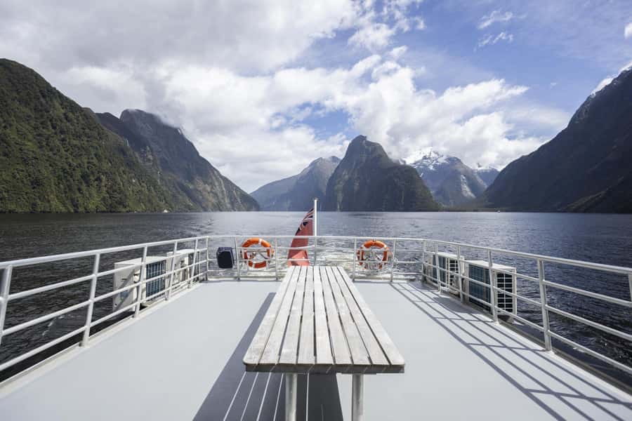 Milford Sound: Premium Small Group Cruise with Canape Lunch - The guide and crew add real value