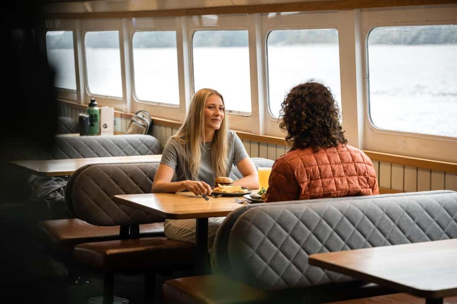Milford Sound: Wildlife & Nature Cruises - Food, drinks, toilets, and comfort on the water