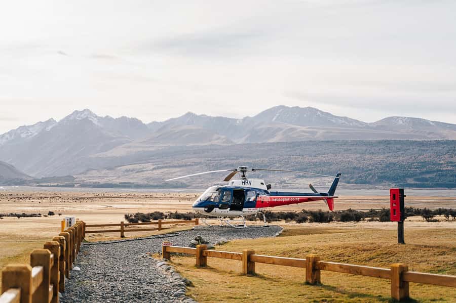 Mount Cook: 25-Minute Alpine Vista Helicopter Flight - Flying into the Ben Ohau mountain range