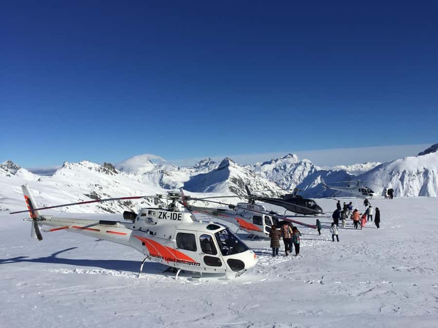 Mount Cook: 50-Minute Aoraki Scenic Helicopter Flight - Lake Pukaki and the first wide views