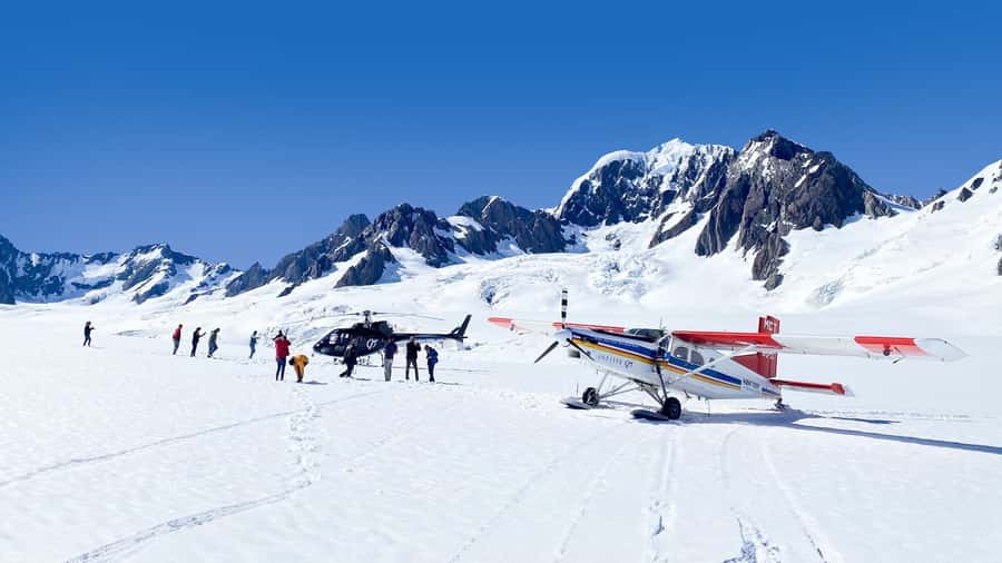 Mount Cook: Ski Plane and Helicopter Glacier Combo Flight - Flying up the Tasman Valley