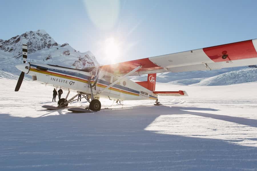 Mount Cook: Ski Plane and Helicopter Glacier Combo Flight - Landing on the upper Tasman Glacier