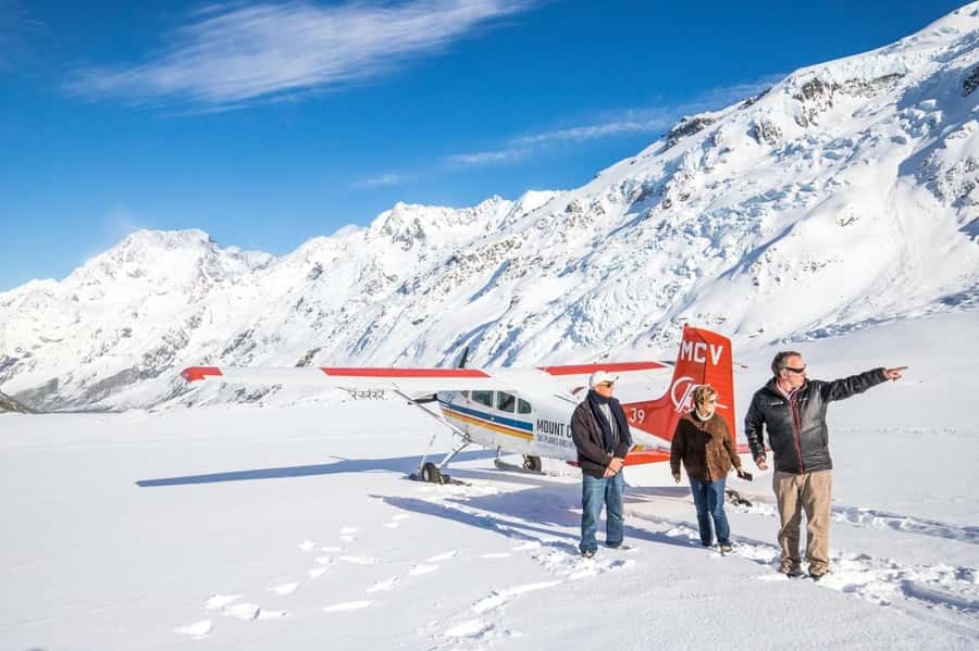 Mount Cook: Ski Plane and Helicopter Glacier Combo Flight - Who will enjoy this most