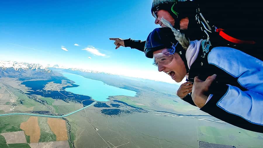Mount Cook: Tandem Skydive Experience - Group Size And Instructor Support
