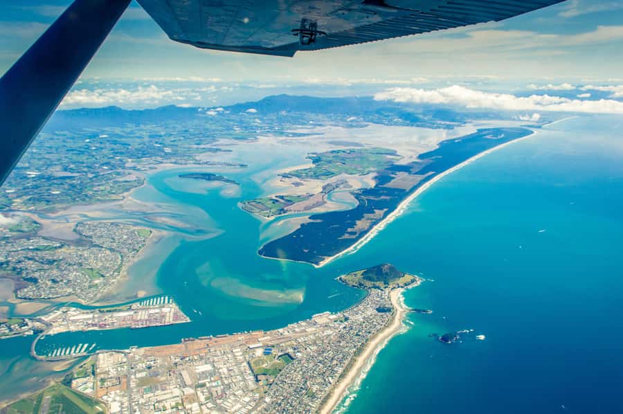 Mount Maunganui Scenic Flight: Departing Tauranga Airport - Taking off from 2 Dakota Way