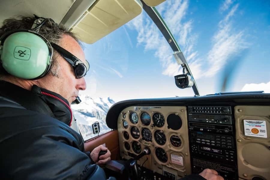 Mt Cook: 55-Minute Scenic Flight in Helicopter or Ski Plane - Takeoff and the first views over Mount Cook