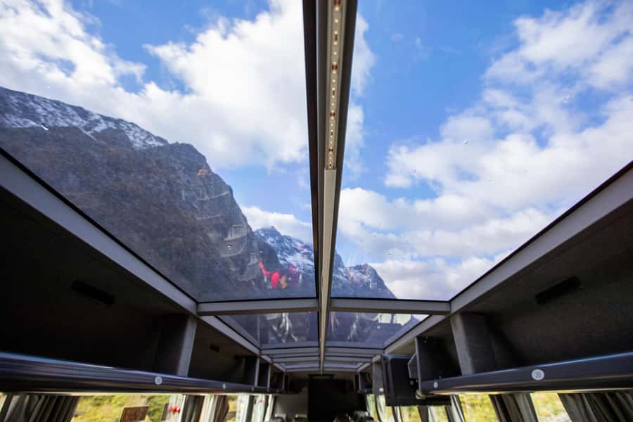 Mt. Cook Day-Tour: Christchurch to Queenstown - Aoraki/Mt. Cook Village in about 90 minutes