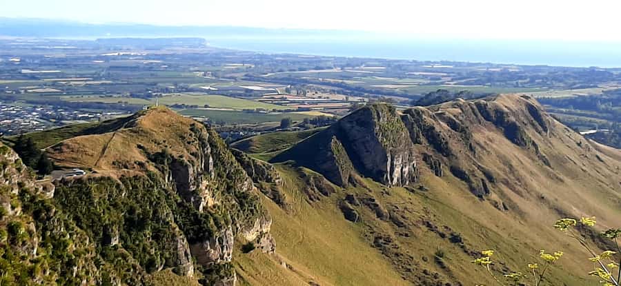 Napier: Art-Deco + Te Mata Peak+ Garden Walk + Wine Tasting - Bluff Hill: start with your ship below