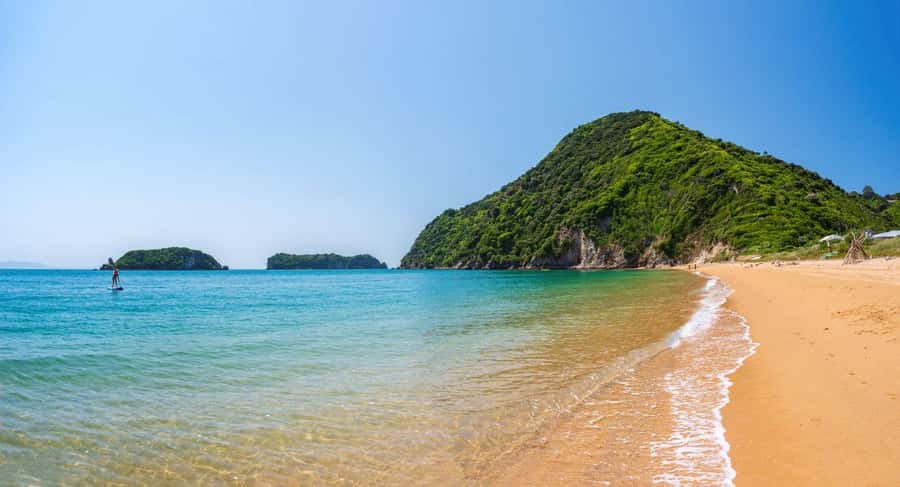 Nelson: Golden Bay in a Day Tour - Tata Beach: golden sand at the edge of Abel Tasman