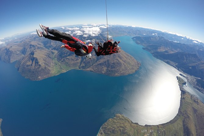 NZONE Skydive Queenstown - The small plane and the view from 15,000 feet