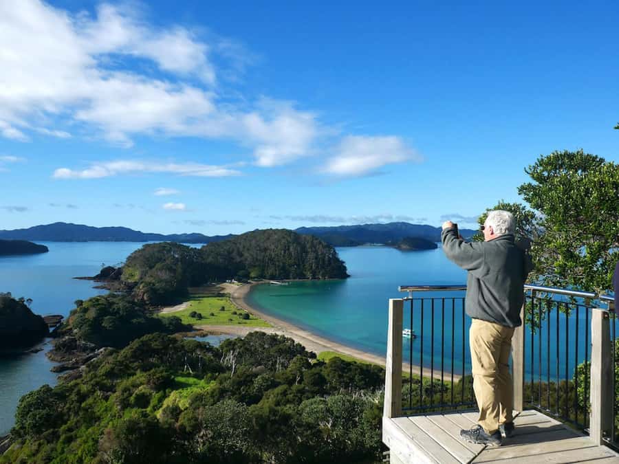 Paihia/Russell: Hole in the Rock Cruise with 2 Island Stops - Cape Brett Peninsula and its lighthouse