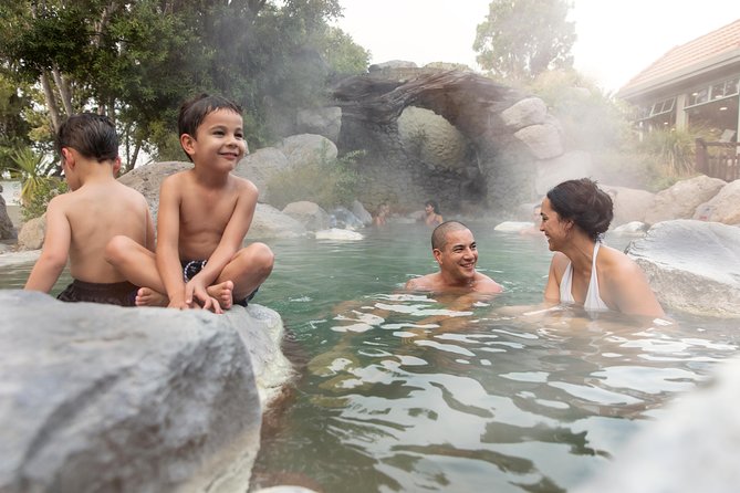 Polynesian Spa Rotorua: Deluxe Lake Spa Hot Spring Bathing - Arriving beside Lake Rotorua