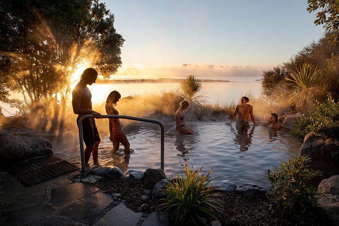 Polynesian Spa Rotorua: Deluxe Lake Spa Hot Spring Bathing - Heated recliners and the indoor lounge