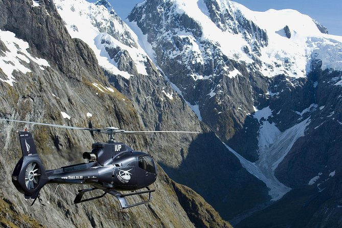 Premium Milford Sound Tour Including Cruise, Flight & Lunch - Lake Gunn and the Hollyford River