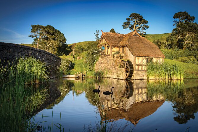 Private 2 Day Tour: Hobbiton, Waitomo, Rotorua Geothermal & Hamilton Gardens - Why this private route works for a short New Zealand visit