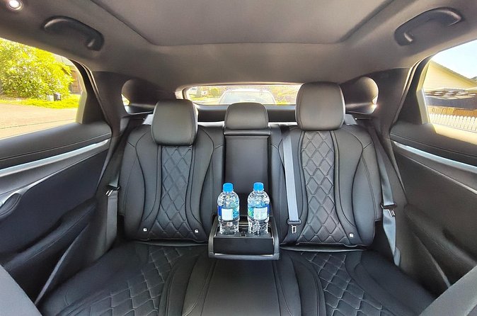 Private Auckland Airport Transfer and Hotel Service - A chauffeur, not a tour guide