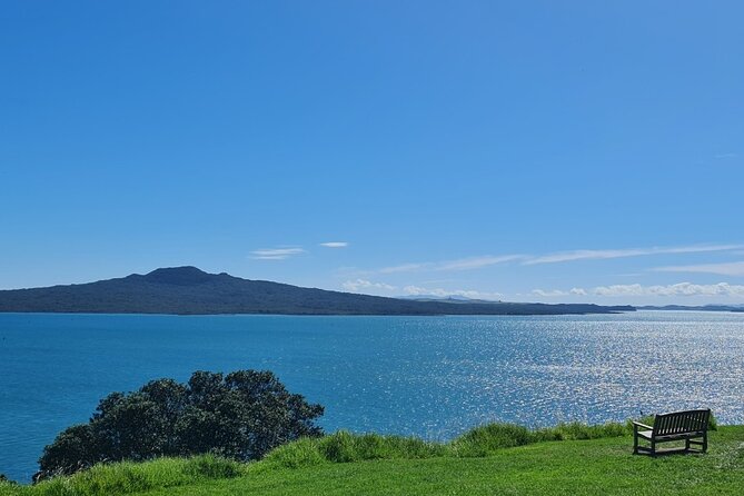 Private Auckland Highlight Day Tour - Mount Eden: Auckland’s highest volcanic summit
