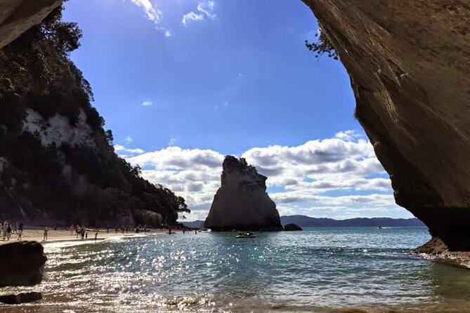[PRIVATE] Cathedral Cove and Hot Water Beach - Lunch, shopping, and the small-group advantage