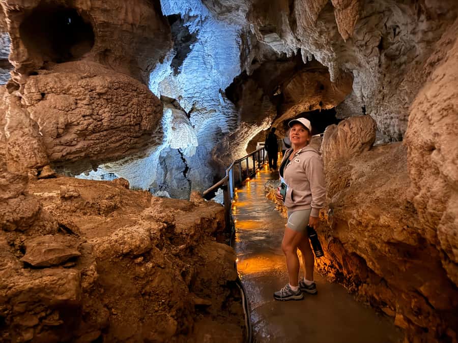 Private Day Tour: Waitomo Glowworms & Hobbiton Movie Set - The Green Dragon Inn and the value of the film setting