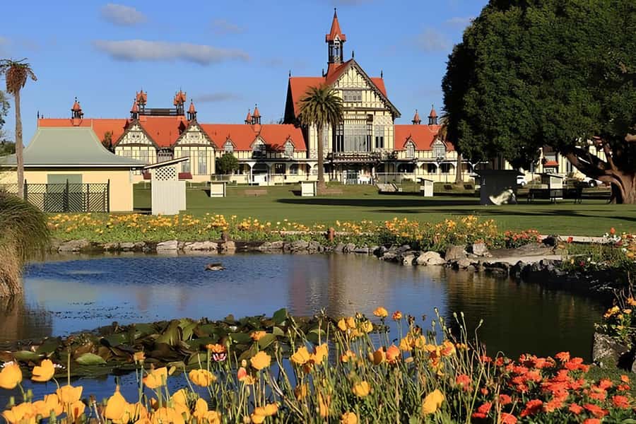 Private Hobbiton & BlueSprings & Redwood forest fromAuckland - What the $567 price really buys