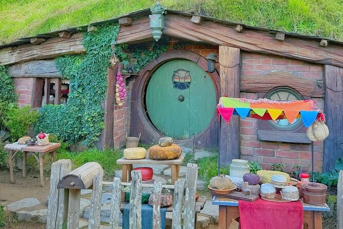 Private Hobbiton Movie Set and Rotorua Day Trip from Auckland - Leaving Auckland from Albert Street