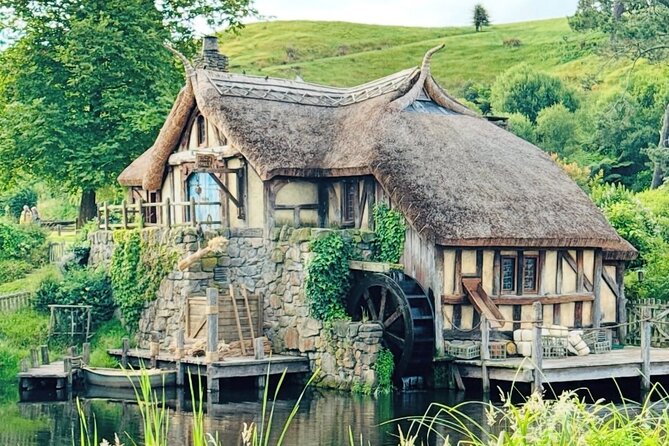 Private Hobbiton Movie Set and Rotorua Day Trip from Auckland - The long road back to Auckland