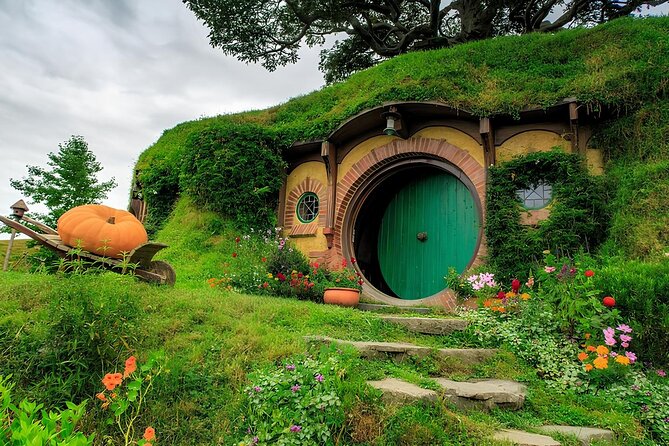 Private Hobbiton movie set & Blue springs from Auckland - Key points to know before booking