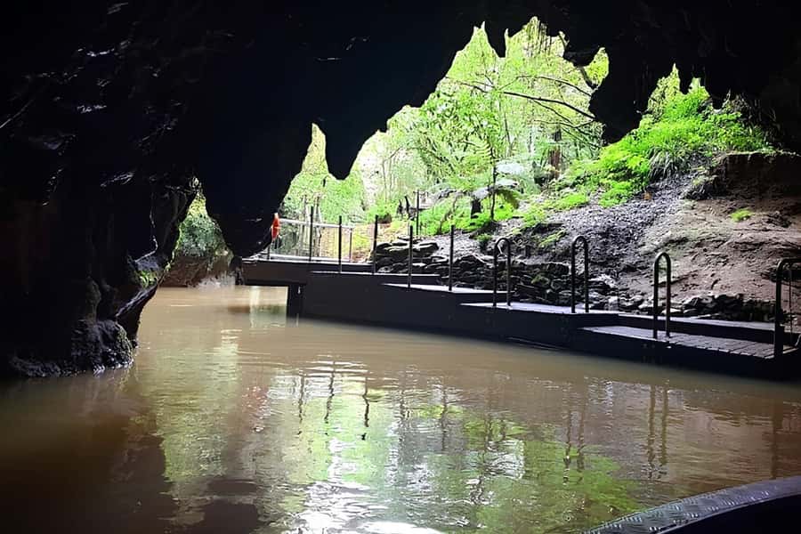 Private Hobbiton & Waitomo glowworm cave Day Trip - Key points at a glance