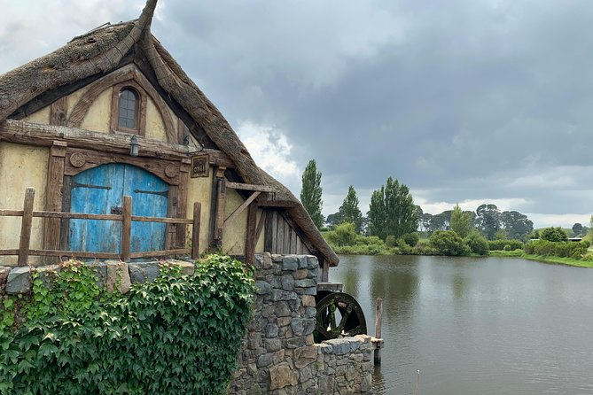 Private Luxury Tour to Hobbiton Movie Set & Waitimo Glowworm Cave - Why this private Auckland day trip works