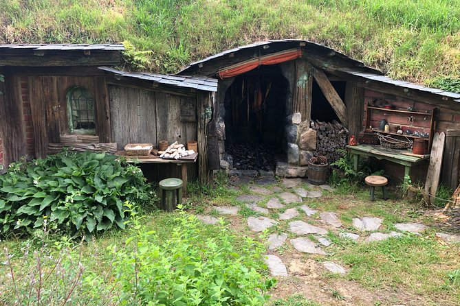 Private Luxury Tour to Hobbiton Movie Set & Waitimo Glowworm Cave - A full day, but not a rushed one