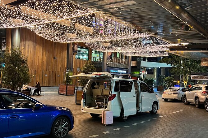 Private Mini Van Transfer From Auckland City To Auckland Airport - The driver’s role in a smooth airport run